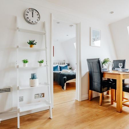 Central 3 Bed Apartment At Regents Court, Newbury Ньюбери Экстерьер фото