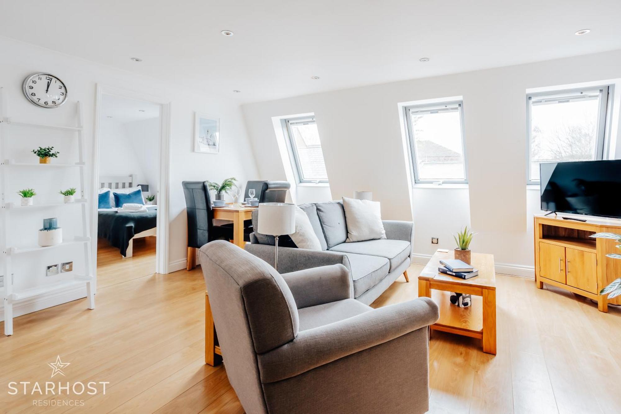 Central 3 Bed Apartment At Regents Court, Newbury Ньюбери Экстерьер фото