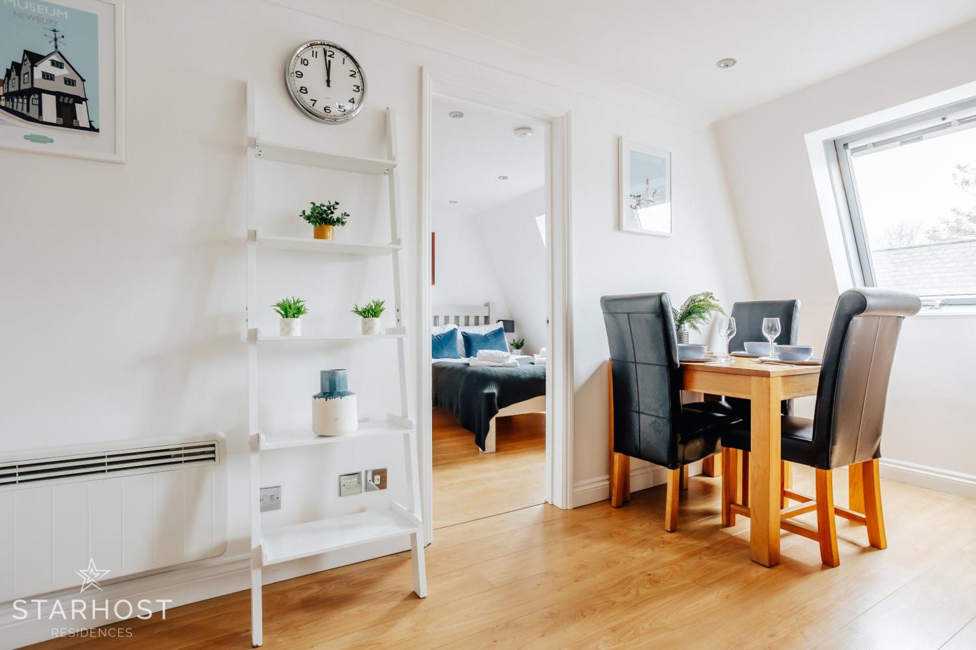 Central 3 Bed Apartment At Regents Court, Newbury Ньюбери Экстерьер фото