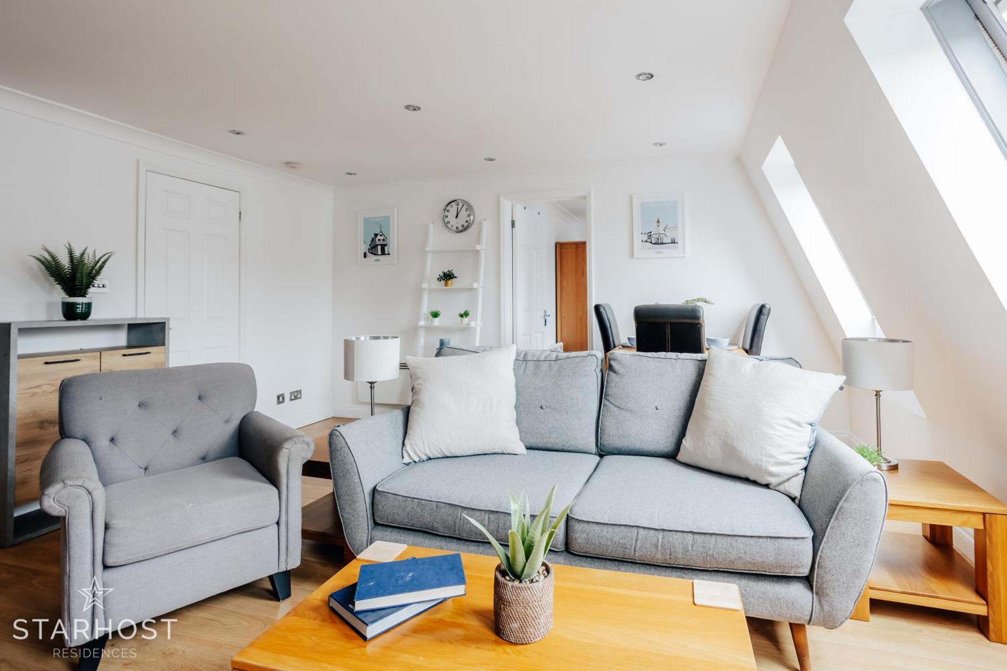 Central 3 Bed Apartment At Regents Court, Newbury Ньюбери Экстерьер фото