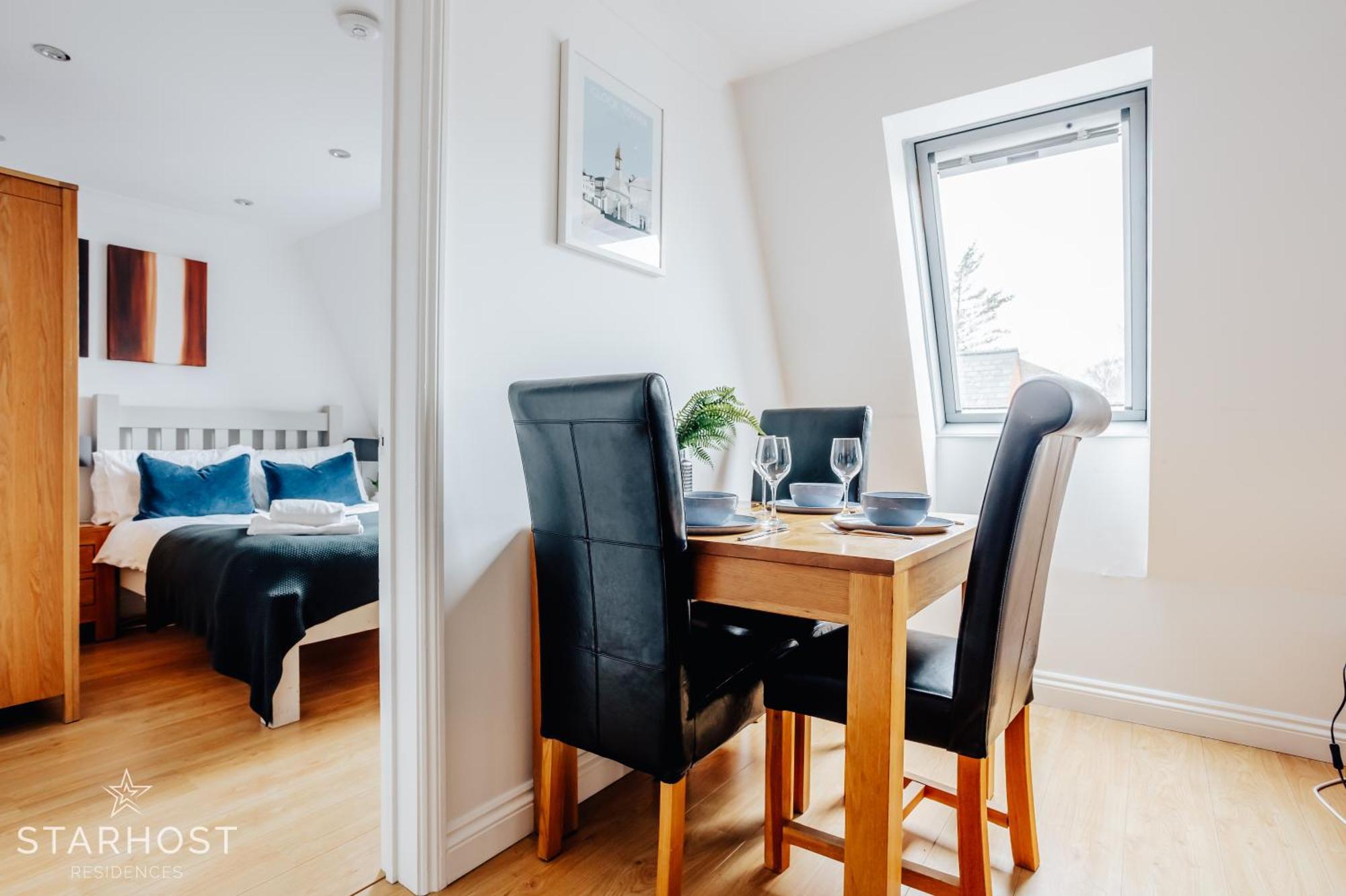 Central 3 Bed Apartment At Regents Court, Newbury Ньюбери Экстерьер фото