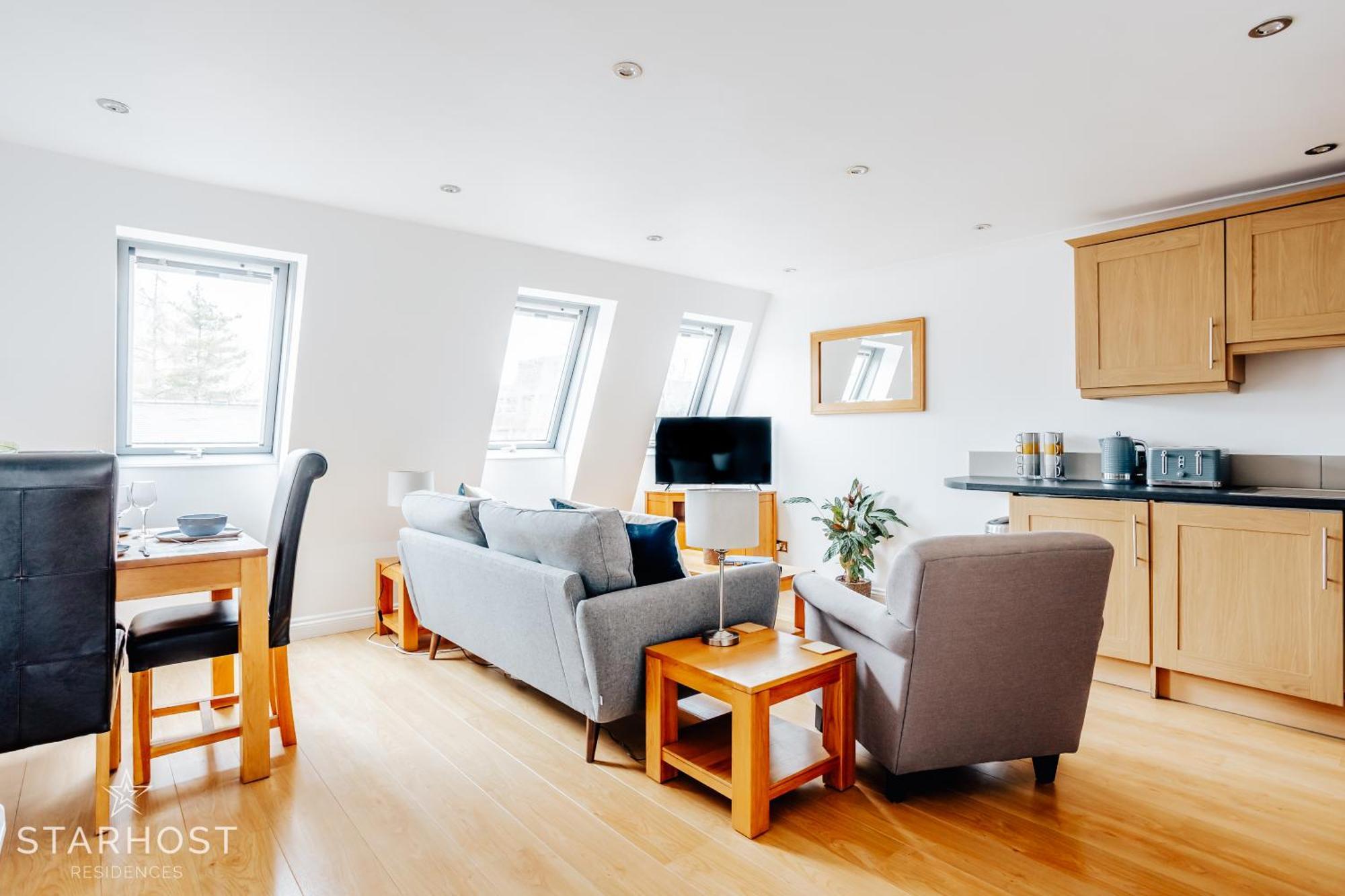 Central 3 Bed Apartment At Regents Court, Newbury Ньюбери Экстерьер фото