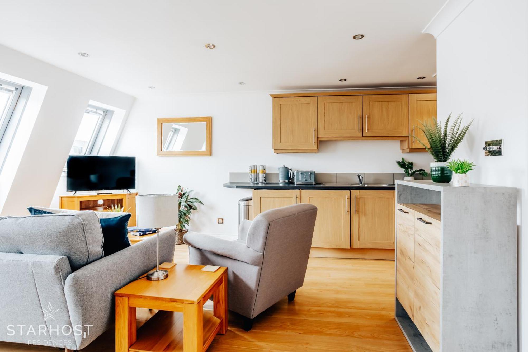 Central 3 Bed Apartment At Regents Court, Newbury Ньюбери Экстерьер фото