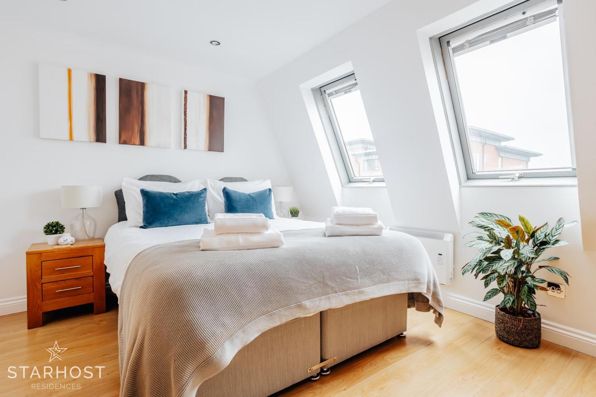 Central 3 Bed Apartment At Regents Court, Newbury Ньюбери Экстерьер фото