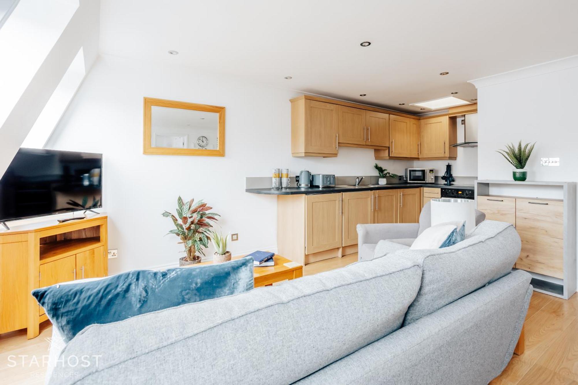 Central 3 Bed Apartment At Regents Court, Newbury Ньюбери Экстерьер фото