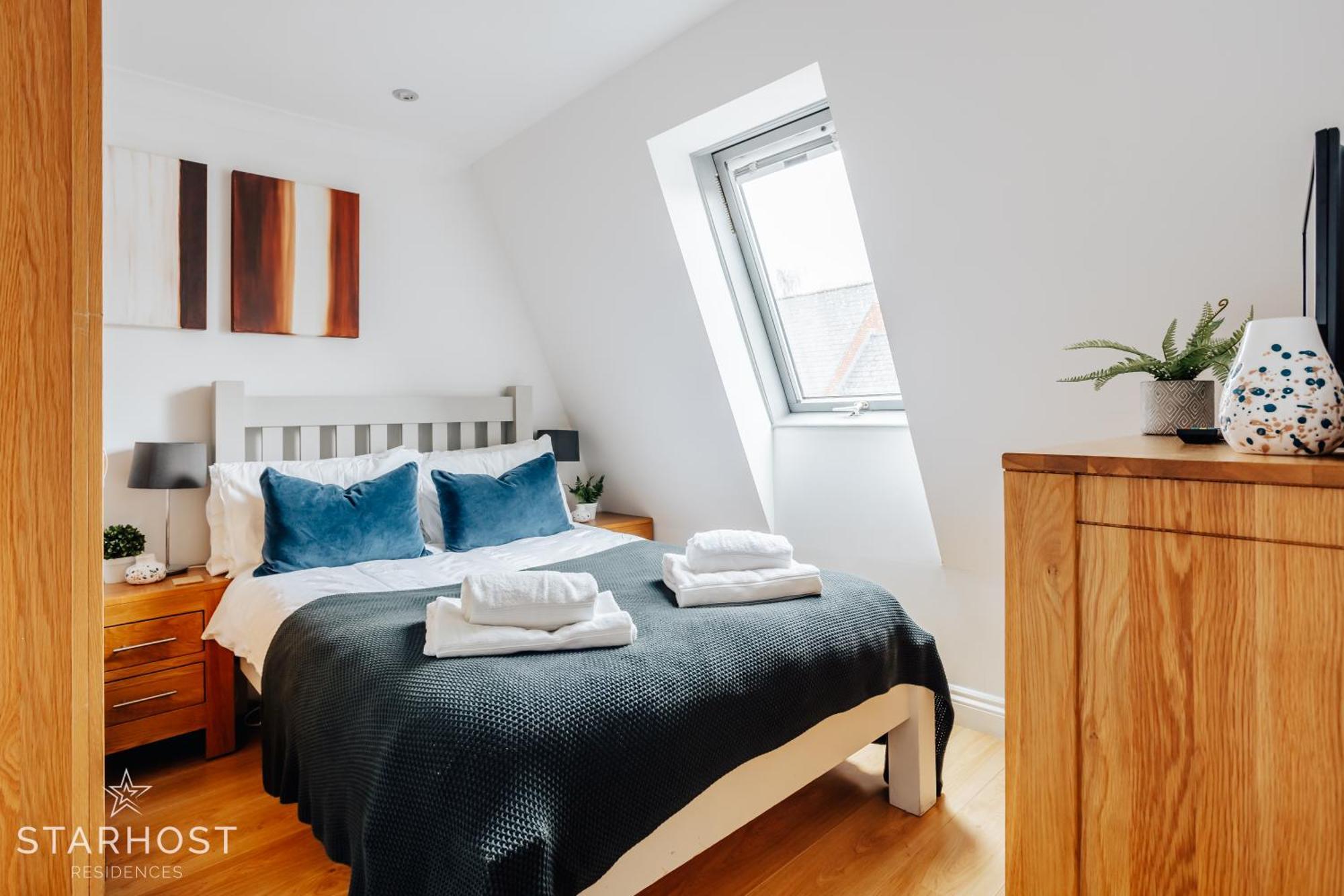 Central 3 Bed Apartment At Regents Court, Newbury Ньюбери Экстерьер фото