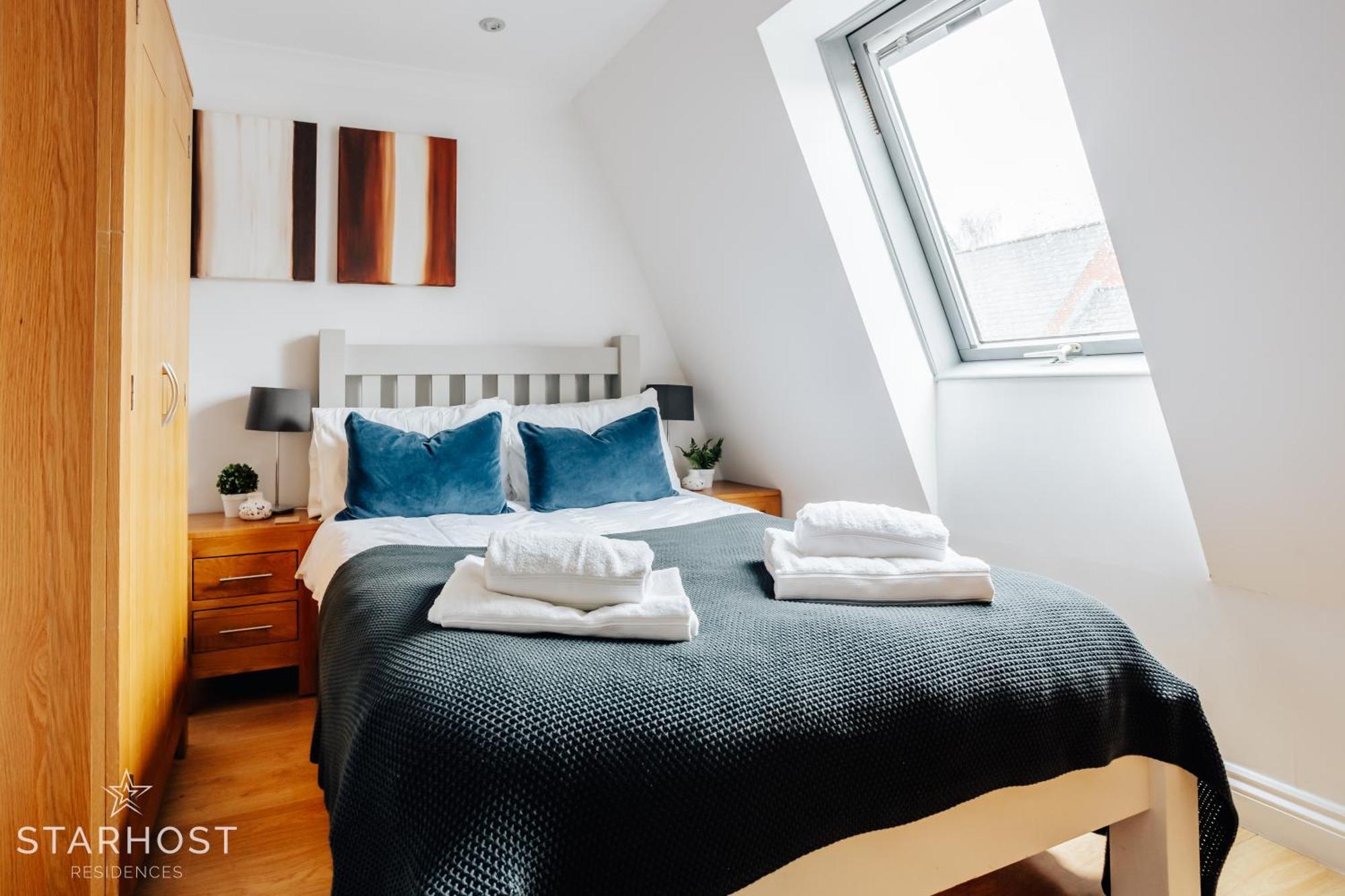 Central 3 Bed Apartment At Regents Court, Newbury Ньюбери Экстерьер фото