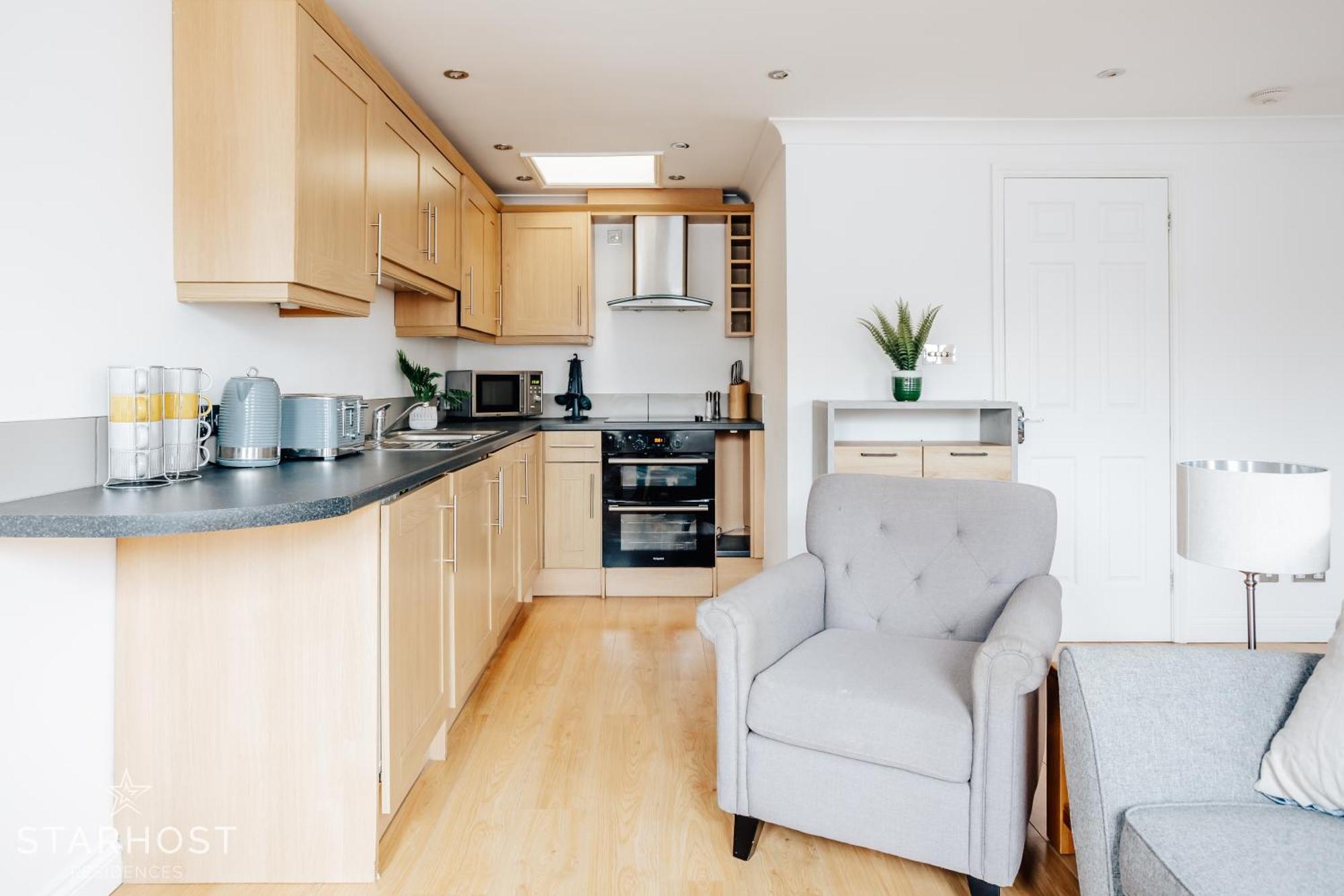 Central 3 Bed Apartment At Regents Court, Newbury Ньюбери Экстерьер фото