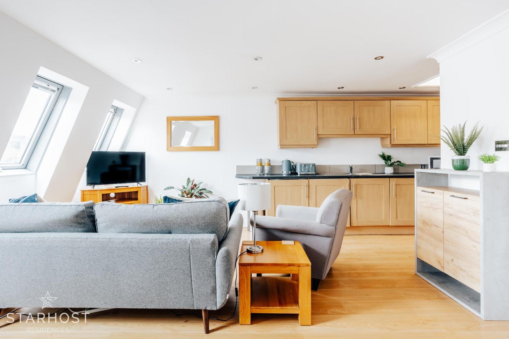 Central 3 Bed Apartment At Regents Court, Newbury Ньюбери Экстерьер фото