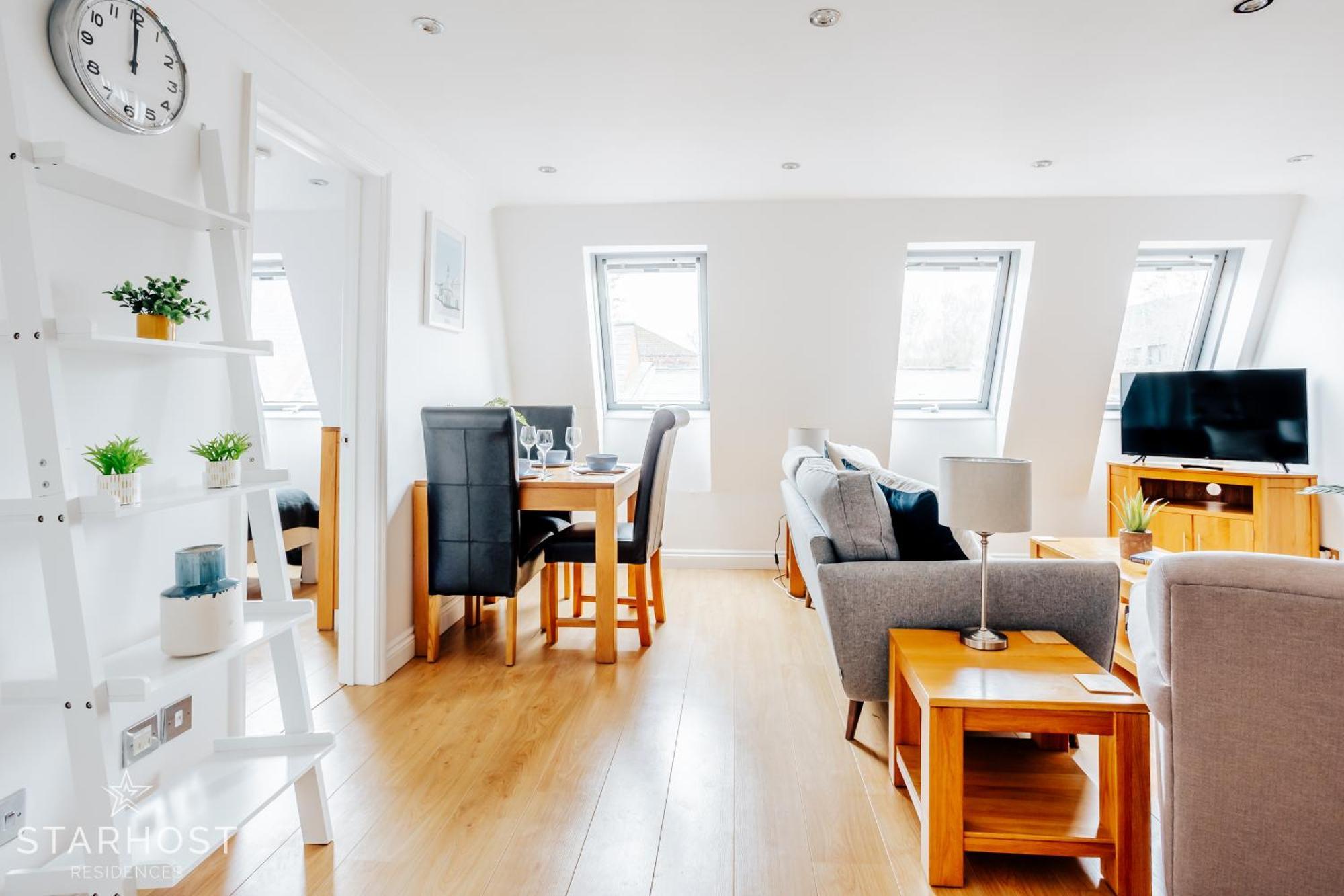Central 3 Bed Apartment At Regents Court, Newbury Ньюбери Экстерьер фото