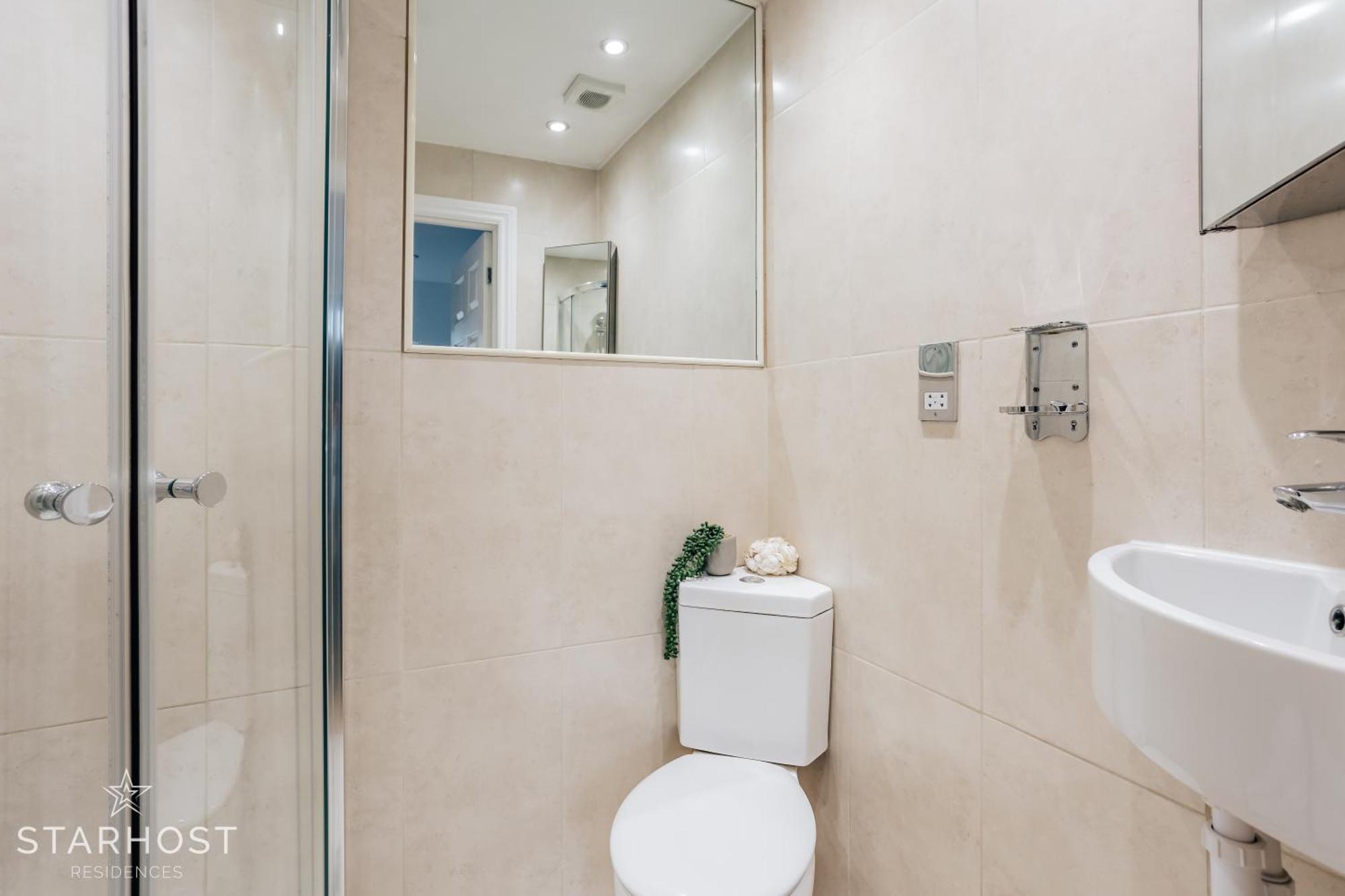 Central 3 Bed Apartment At Regents Court, Newbury Ньюбери Экстерьер фото